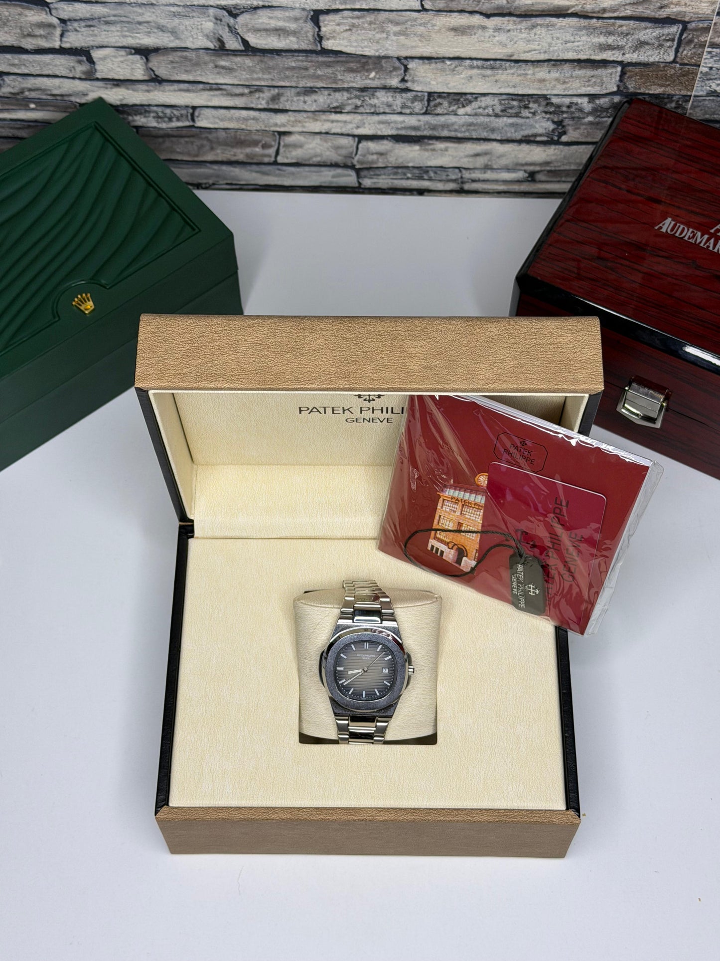 Patek Philippe Nautilus gey