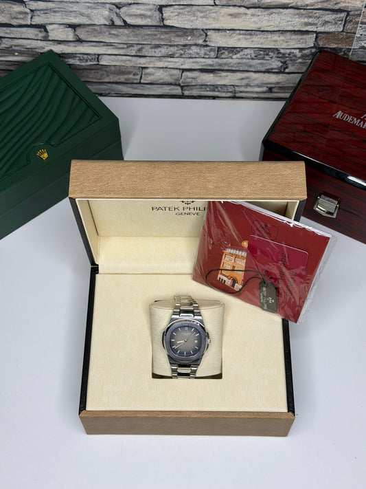 Patek Philippe Nautilus gey
